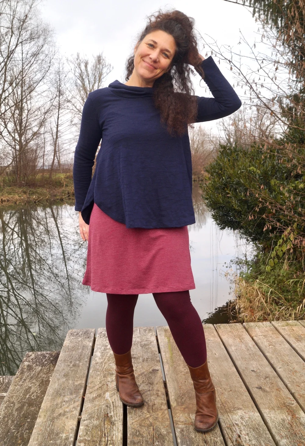 gemütlicher Kapuzenpullover aus strukturierter Baumwolle - dunkelblau / small
