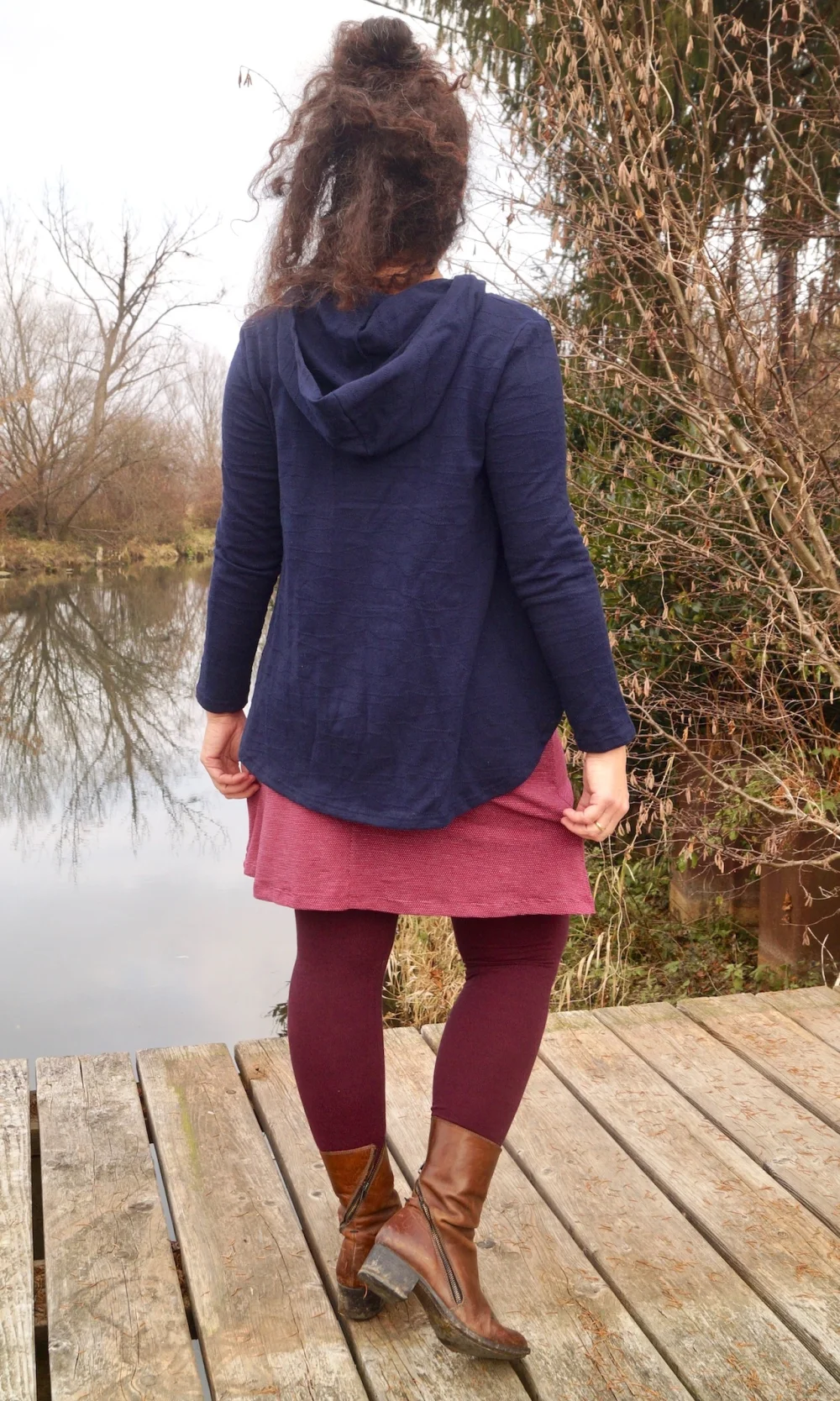 gemütlicher Kapuzenpullover aus strukturierter Baumwolle - dunkelblau / small
