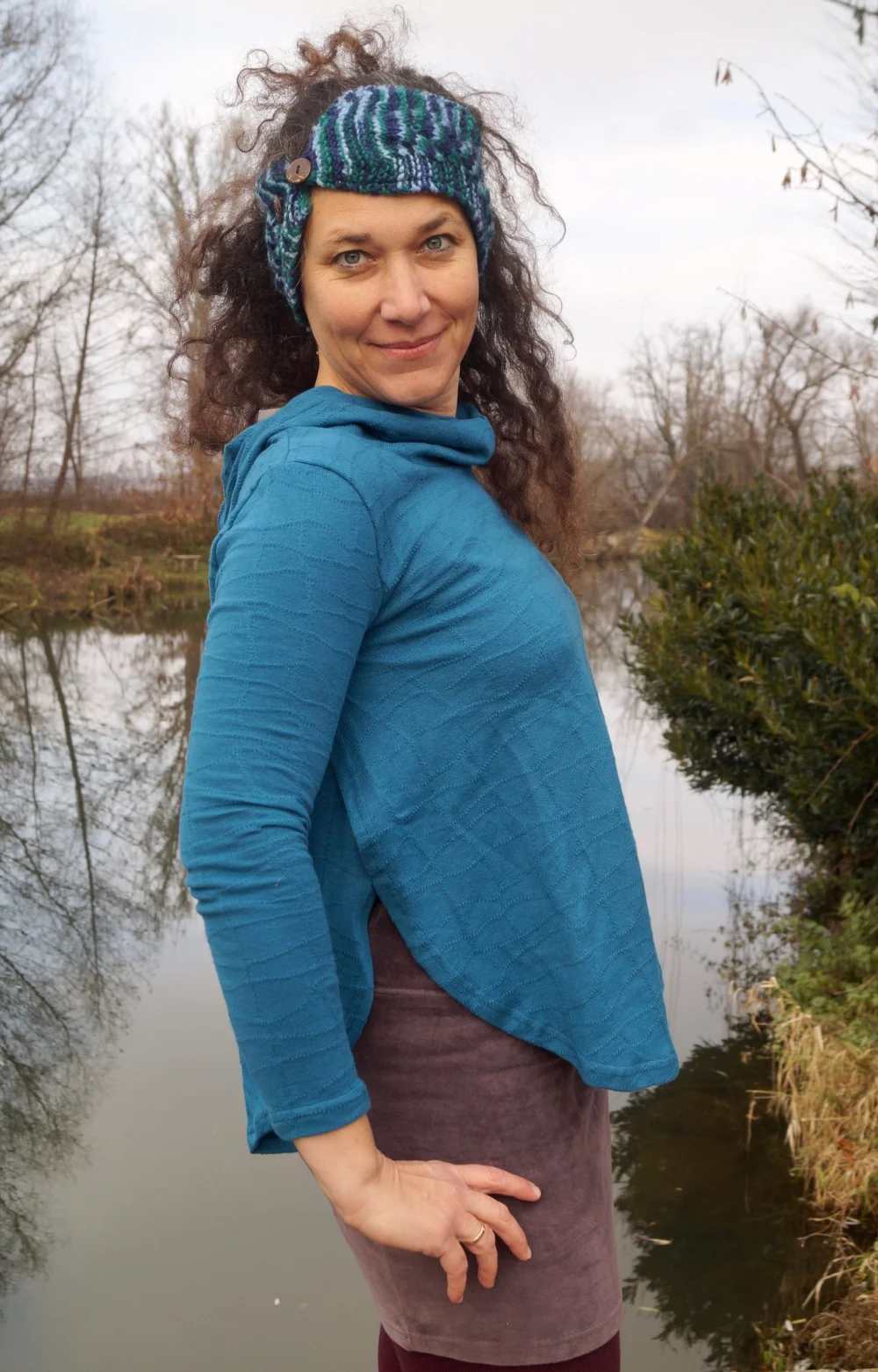gemütlicher Kapuzenpullover aus strukturierter Baumwolle - dunkelblau / small
