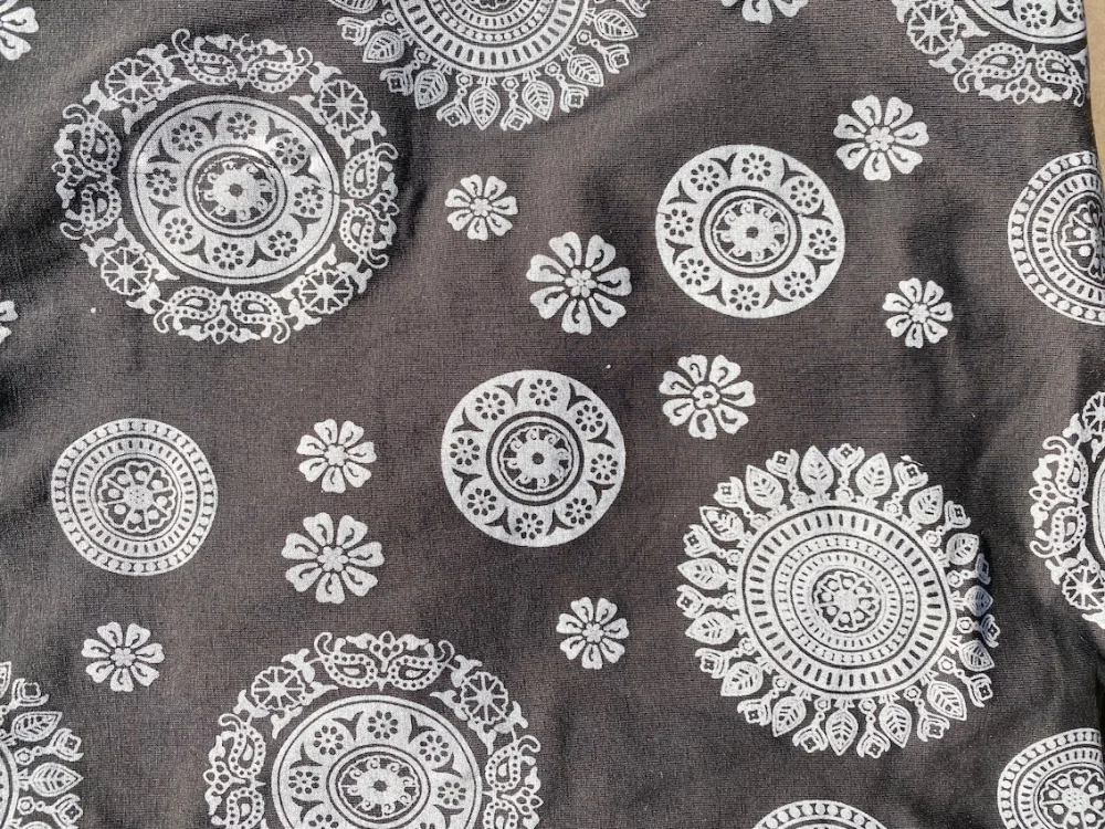 Kurzes Sommerkleid mit Mandala Druck aus Bio-Baumwolle - beige / small