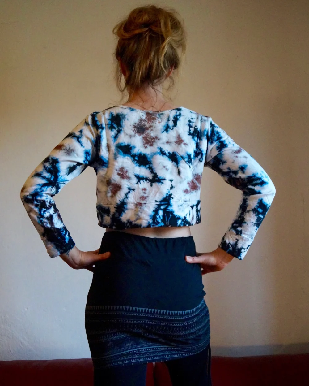 Langarm Crop Shirt Batik - blau/grün / small