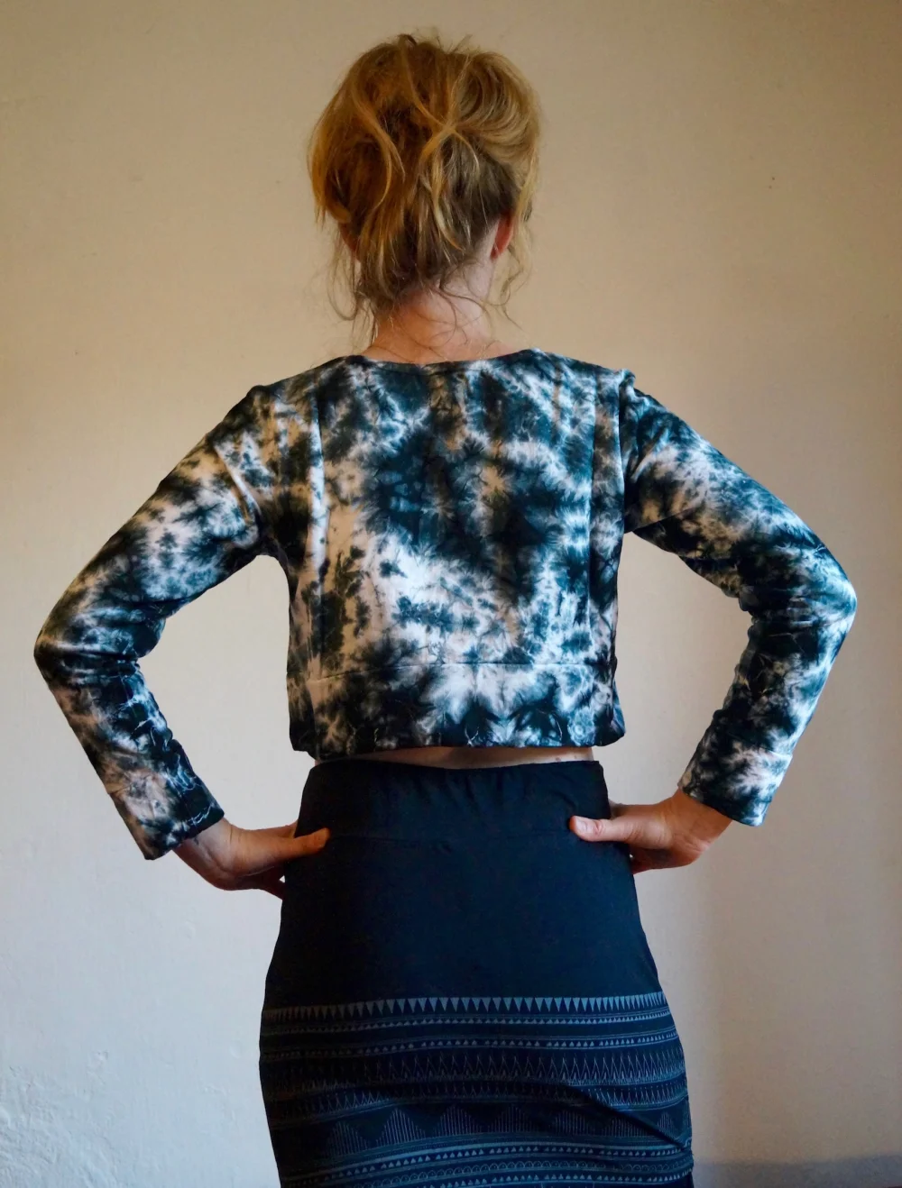 Langarm Crop Shirt Batik - blau/grün / small