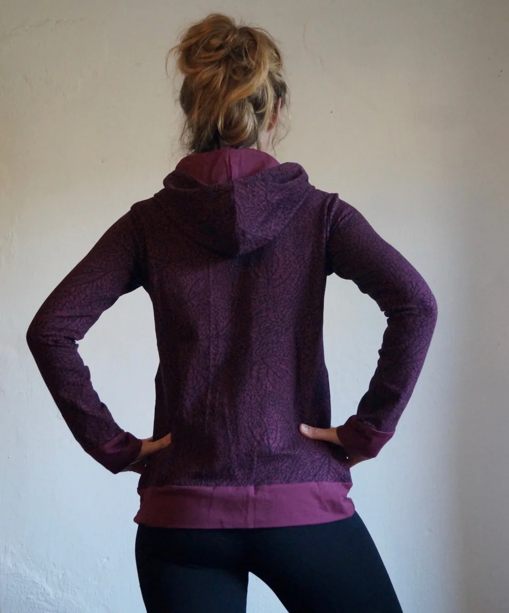 Sweater mit Kaputze aus teuren Materialien, organic zum super Preis