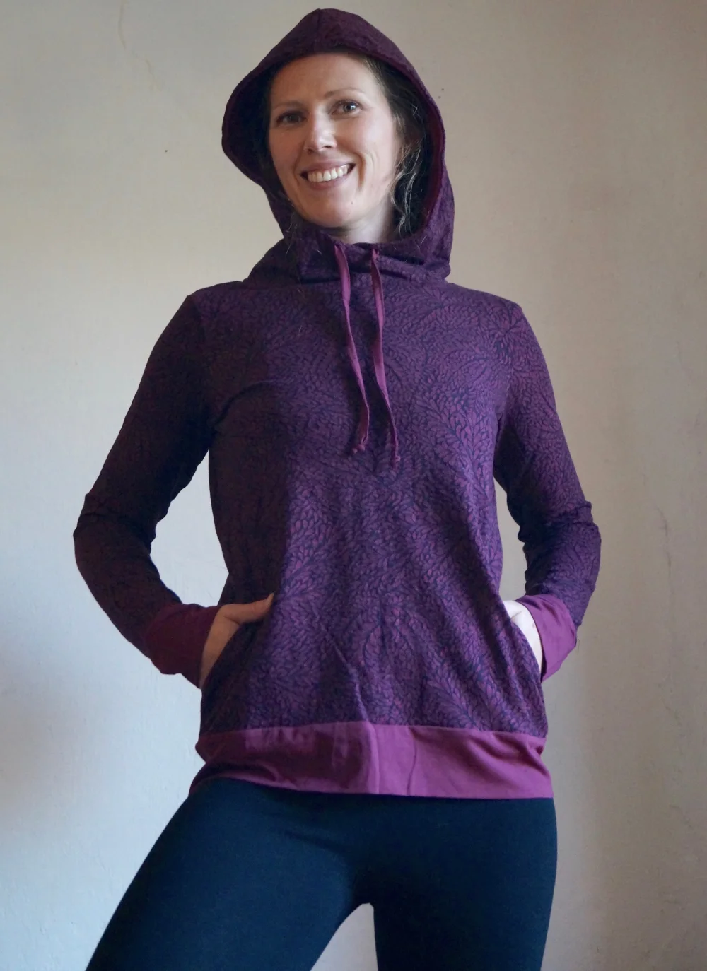 Sweater mit Kaputze aus teuren Materialien, organic zum super Preis
