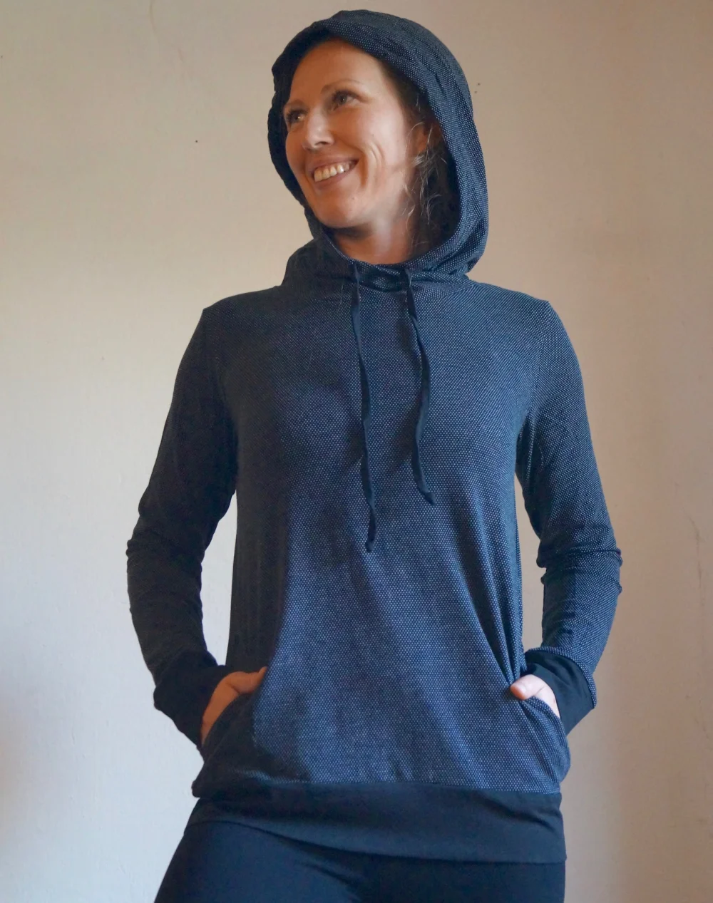 Sweater mit Kaputze aus teuren Materialien, organic zum super Preis