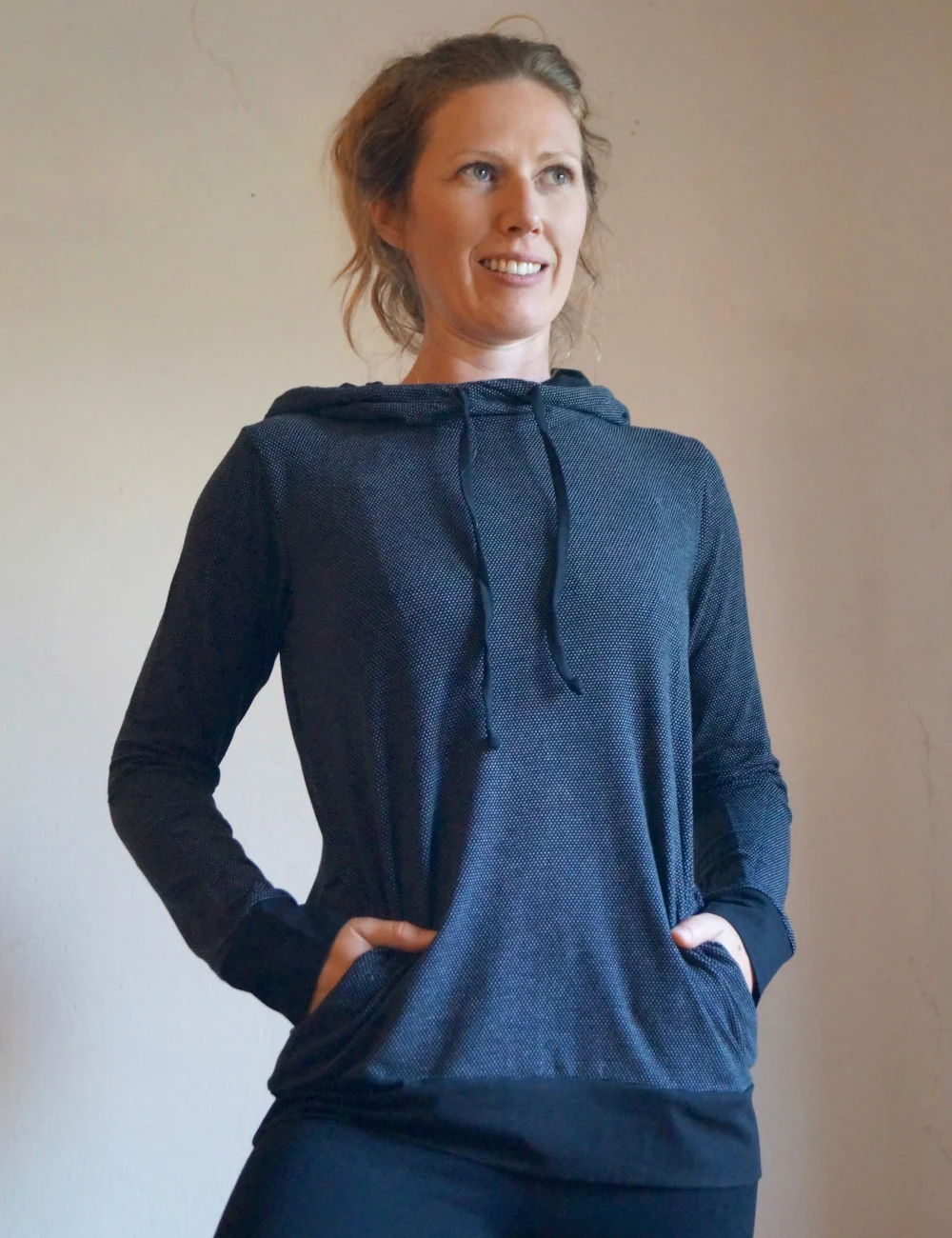 Sweater mit Kaputze aus teuren Materialien, organic zum super Preis