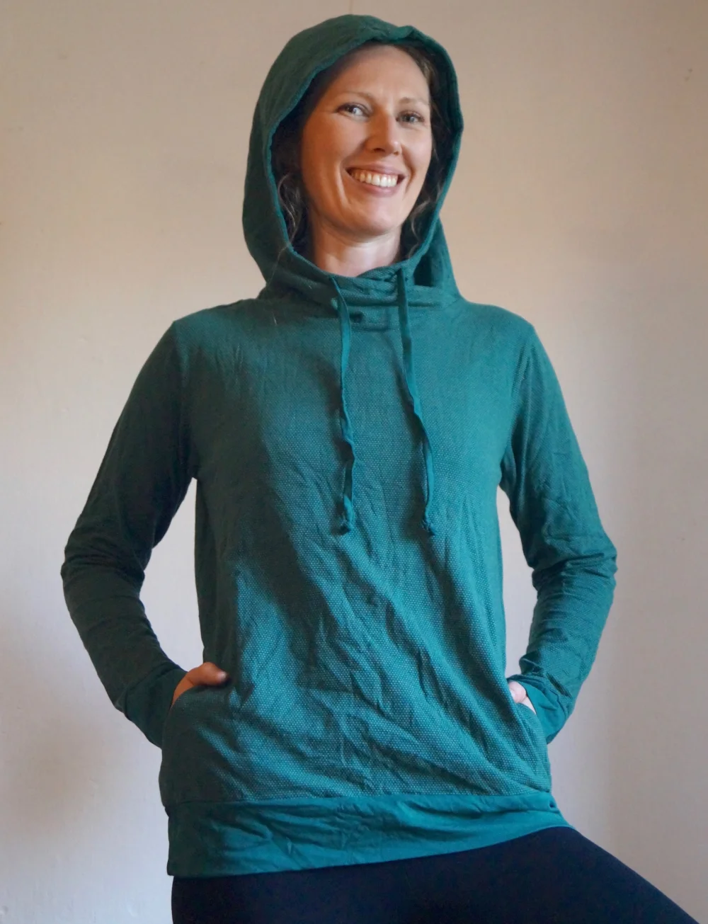 Sweater mit Kaputze aus teuren Materialien, organic zum super Preis