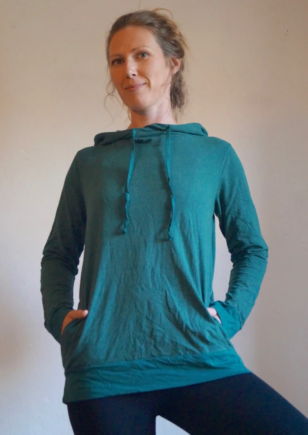 Sweater mit Kaputze aus teuren Materialien, organic zum super Preis