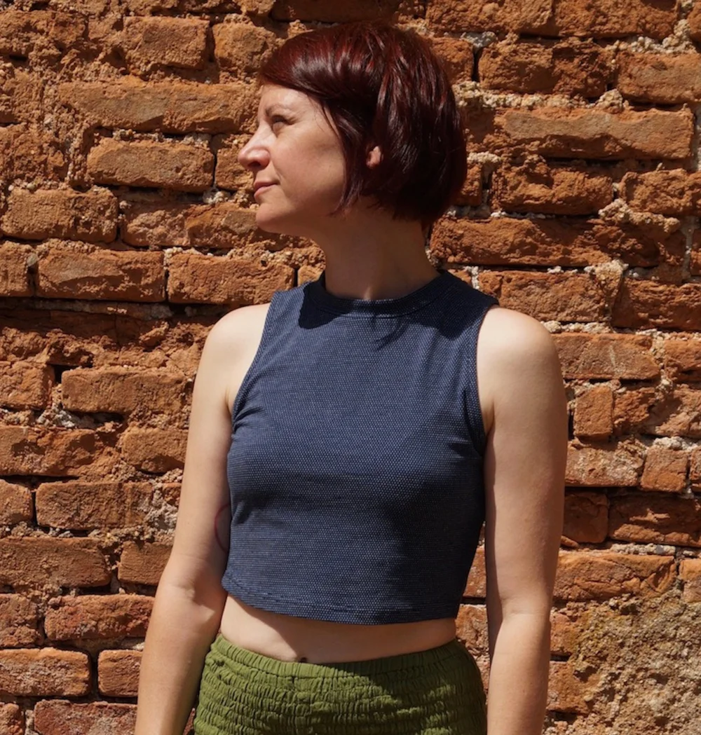 Crop Top aus GOTS-zertifizierter Bio-Baumwolle - schwarz / medium