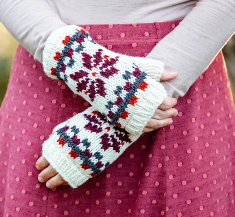 Gestrickte Armwärmer "Stern" - weiß