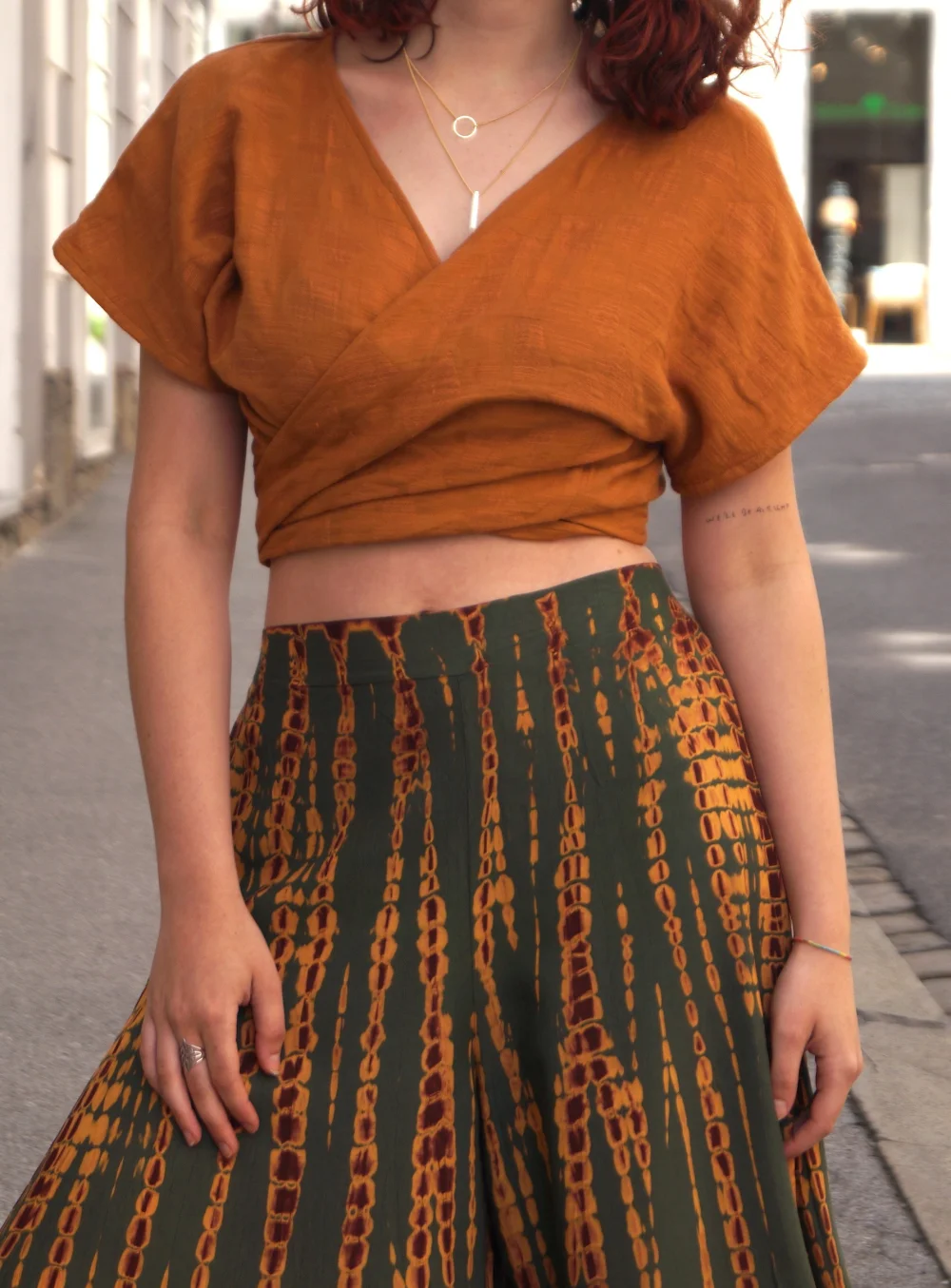 Jacquard-Wickelweste aus Baumwolle - senf