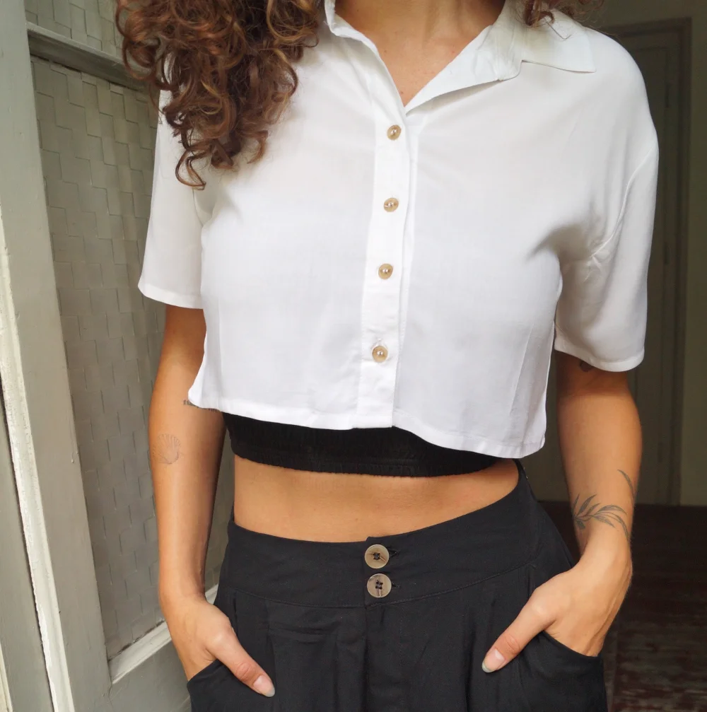 Kurzarm Crop Bluse aus ECOVERO™ Viscose - grün / medium