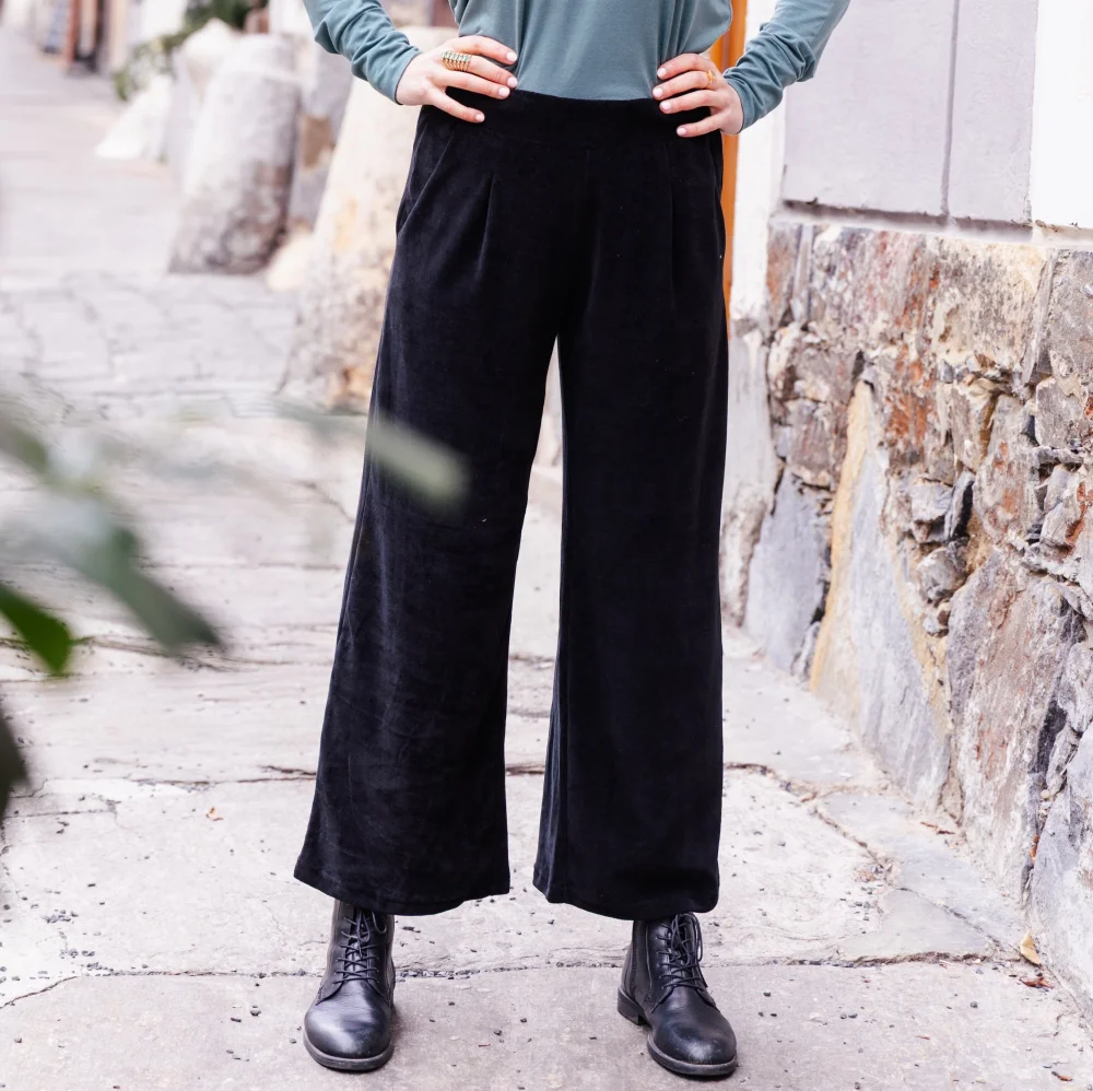 Hose "Anouschka" aus weichem Nicki Samt - schwarz / large